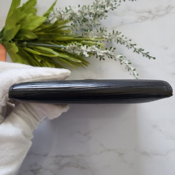 AUTHENTIC LOUIS VUITTON BLACK EPI LEATHER COMPACT SNAP WALLET - Picture 15 of 16